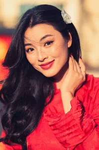 Radiant Beauty: Vietnamese Actress Lan Thy Celebrates Romantic Engagement to Her Conductor Boyfriend After Two Years of Love - image 3