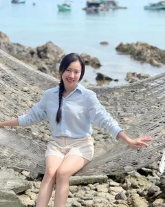 Vietnamese Entertainment Highlights: Dam Vinh Hung’s Airport Delay and Thanh Hang’s Stunning Fashion Moments - image 2