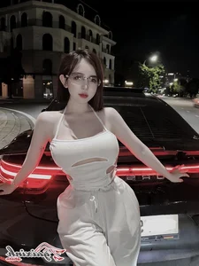 Exploring the Captivating Style and Visuals of Influencer Tran Huyen Chau - image 24