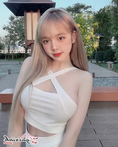 Exploring the Captivating Style and Visuals of Influencer Tran Huyen Chau - image 9