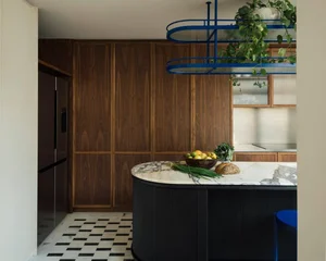 Warm 160m2 apartment for a young family transformed from a rigid office - image 14