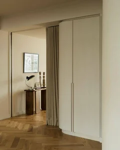 Warm 160m2 apartment for a young family transformed from a rigid office - image 11