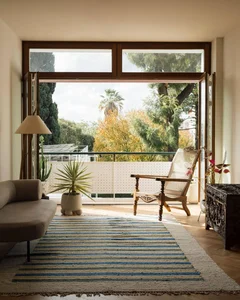 Warm 160m2 apartment for a young family transformed from a rigid office - image 12