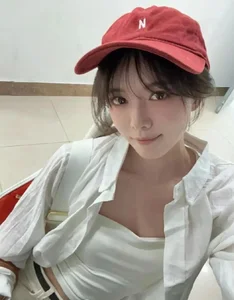 Shocking Transformation: LPL Goddess Unveils Past Photos That Leave Fans Speechless - image 2