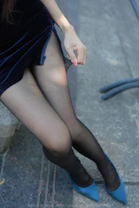 Traditional Elegance Meets Modern Style: Mei Zi in Black Silk Cheongsam - image 76