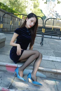Traditional Elegance Meets Modern Style: Mei Zi in Black Silk Cheongsam - image 14