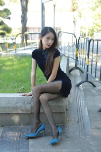 Traditional Elegance Meets Modern Style: Mei Zi in Black Silk Cheongsam - image 5