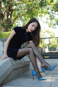 Traditional Elegance Meets Modern Style: Mei Zi in Black Silk Cheongsam - image 28
