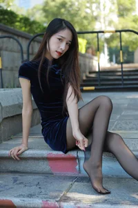 Traditional Elegance Meets Modern Style: Mei Zi in Black Silk Cheongsam - image 78
