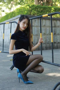 Traditional Elegance Meets Modern Style: Mei Zi in Black Silk Cheongsam - image 12