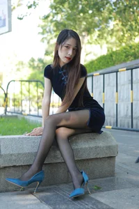 Traditional Elegance Meets Modern Style: Mei Zi in Black Silk Cheongsam - image 34