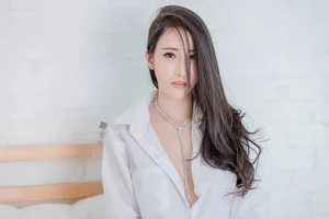 The Timeless Elegance of the Classic White Shirt: A Gallery of Sophisticated and Alluring Styles - image 3
