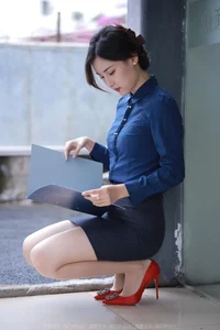 Professional Elegance: Xiao Bao Portrays the Modern Urban Office Lady Style - image 11