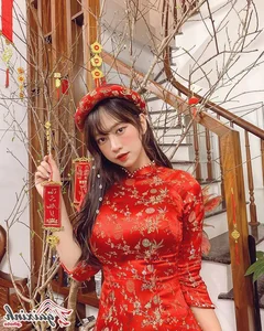 Le Bong in White Ao Dai: A Perfect Blend of Tradition and Modernity - image 27