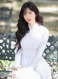 Le Bong in White Ao Dai: A Perfect Blend of Tradition and Modernity - image 33