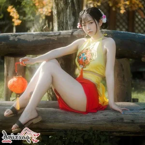 Le Bong in White Ao Dai: A Perfect Blend of Tradition and Modernity - image 12
