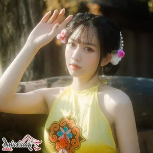 Le Bong in White Ao Dai: A Perfect Blend of Tradition and Modernity - image 2