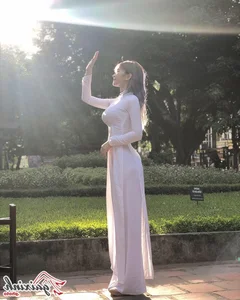 Le Bong in White Ao Dai: A Perfect Blend of Tradition and Modernity - image 13