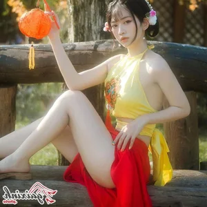 Le Bong in White Ao Dai: A Perfect Blend of Tradition and Modernity - image 3