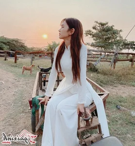 Le Bong in White Ao Dai: A Perfect Blend of Tradition and Modernity - image 15