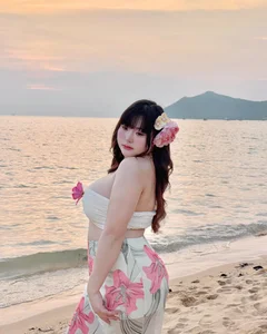 Embracing Curves: The Rise of Thailand's Body Positive Fashion Influencers - image 4