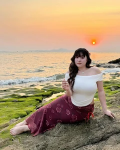Embracing Curves: The Rise of Thailand's Body Positive Fashion Influencers - image 6