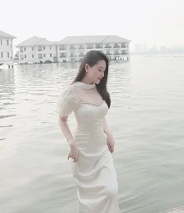 Viral Hanoi Teacher Beauty and Style Update Post-2023 School Opening - image 5