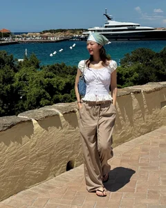 4 Stylish Ways to Wear Wide-Leg Pants for Your 2026 Travels - image 1