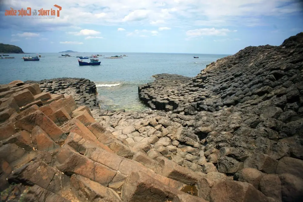 View Ganh Da Dia Dak Lak: Ancient Volcanic Wonder, Mystical Beauty Captivating Tourists