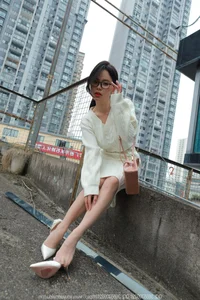 Captivating Visuals: SXJ No.1997 Featuring Model Tu Tu 89P Collection - image 2