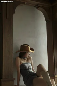 YiTuYu Art Language Vol.4106 Featuring Chenaling_cl: An Exploration of Contemporary Portraiture and Visual Aesthetic - image 21