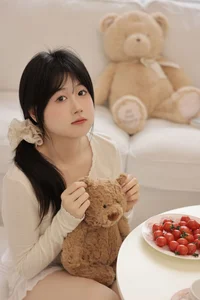 YiTuYu Art Language Vol.7118: Stunning Portraits of Xiao E Jiang Jiang Jiang - image 21