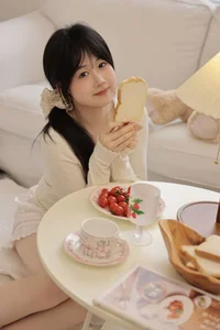 YiTuYu Art Language Vol.7118: Stunning Portraits of Xiao E Jiang Jiang Jiang - image 12