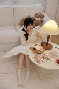 YiTuYu Art Language Vol.7118: Stunning Portraits of Xiao E Jiang Jiang Jiang - image 3