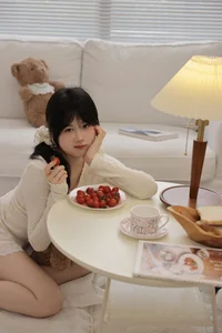 YiTuYu Art Language Vol.7118: Stunning Portraits of Xiao E Jiang Jiang Jiang - image 4