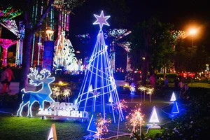Vinhomes Grand Park at Night: A Shimmering Urban Oasis in Ho Chi Minh City - image 7