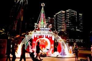 Vinhomes Grand Park at Night: A Shimmering Urban Oasis in Ho Chi Minh City - image 3