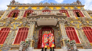 Fashion and Heritage: Vu Ngoc and Son's Artistic Journey Through Hue - image 4