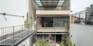 Innovative Art Studio Design: Maximizing Creativity on a 7x28m Urban Plot - image 9