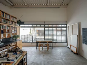 Innovative Art Studio Design: Maximizing Creativity on a 7x28m Urban Plot - image 11