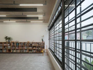 Innovative Art Studio Design: Maximizing Creativity on a 7x28m Urban Plot - image 31