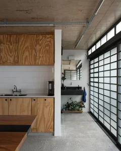 Innovative Art Studio Design: Maximizing Creativity on a 7x28m Urban Plot - image 25