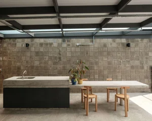 Innovative Art Studio Design: Maximizing Creativity on a 7x28m Urban Plot - image 15
