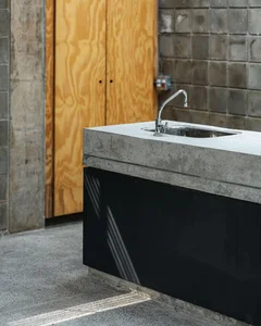 Innovative Art Studio Design: Maximizing Creativity on a 7x28m Urban Plot - image 4