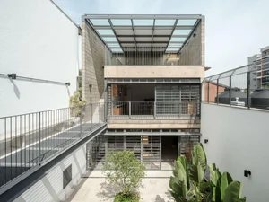 Innovative Art Studio Design: Maximizing Creativity on a 7x28m Urban Plot - image 16