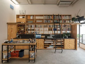 Innovative Art Studio Design: Maximizing Creativity on a 7x28m Urban Plot - image 26