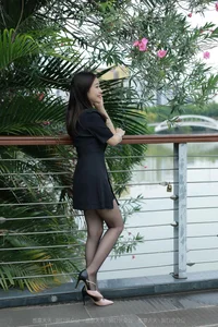 Elegant Outdoor Photography: Xiao Jie in the IESS Beauty on the Bridge Series - image 86