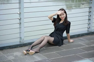 Elegant Outdoor Photography: Xiao Jie in the IESS Beauty on the Bridge Series - image 18