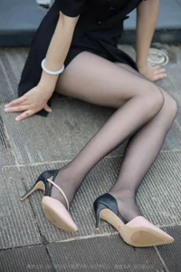 Elegant Outdoor Photography: Xiao Jie in the IESS Beauty on the Bridge Series - image 32