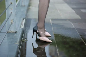 Elegant Outdoor Photography: Xiao Jie in the IESS Beauty on the Bridge Series - image 76